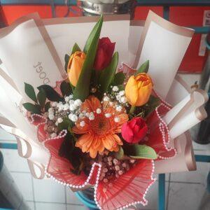 RAMOS TULIPANES Y LIRIOS